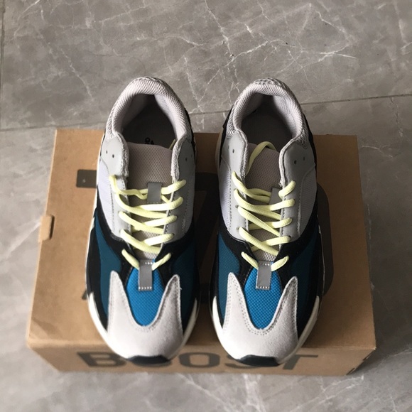 Yeezy Boost 700 - Picture 6 of 6